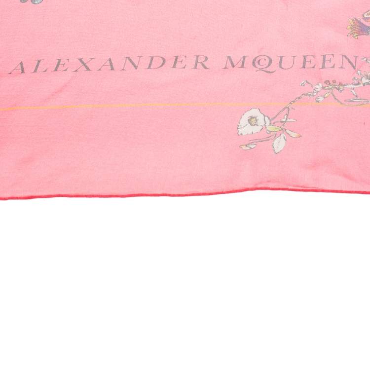 مملوكة مسبقًا Alexander McQueen Coral Pink Floral Skull Print Silk Scarf
