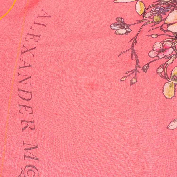 مملوكة مسبقًا Alexander McQueen Coral Pink Floral Skull Print Silk Scarf
