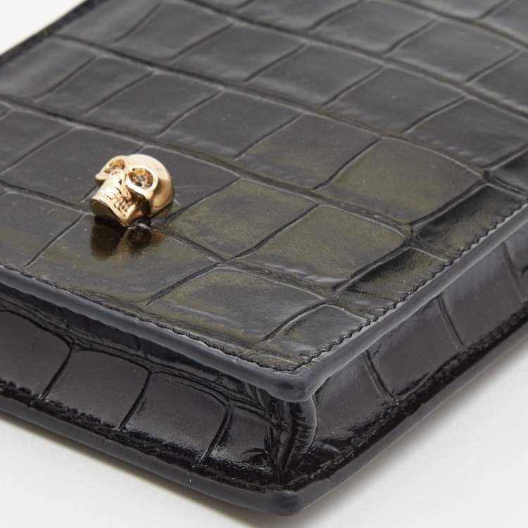Pre Owned Alexander McQueen Black Croc Embossed Glossy Leather Skull Plaque Chain Phone Case 