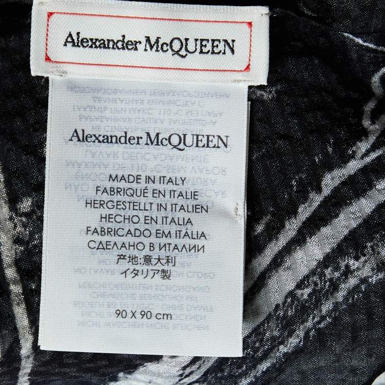 Pre Owned Alexander McQueen Black Skull Printed Silk Square Scarf