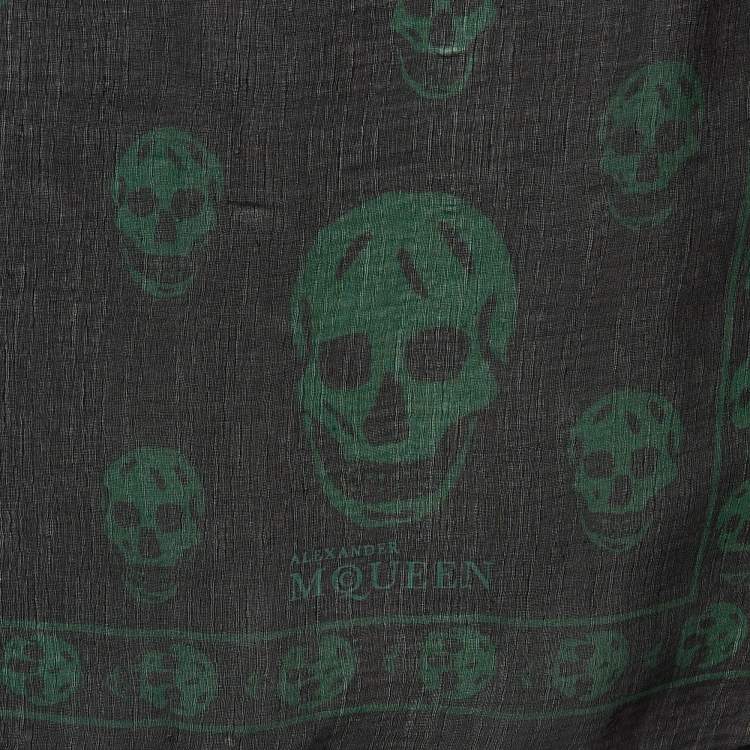 Pre Owned Alexander McQueen Black Skull Print Silk Scarf
