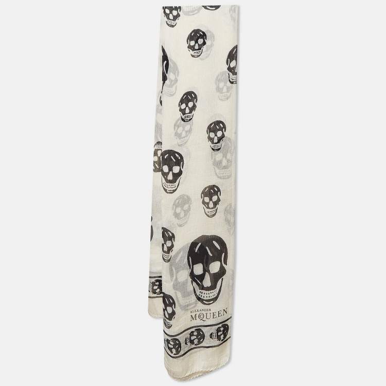 Pre Owned Alexander McQueen White/Black Skull Printed Silk Scarf