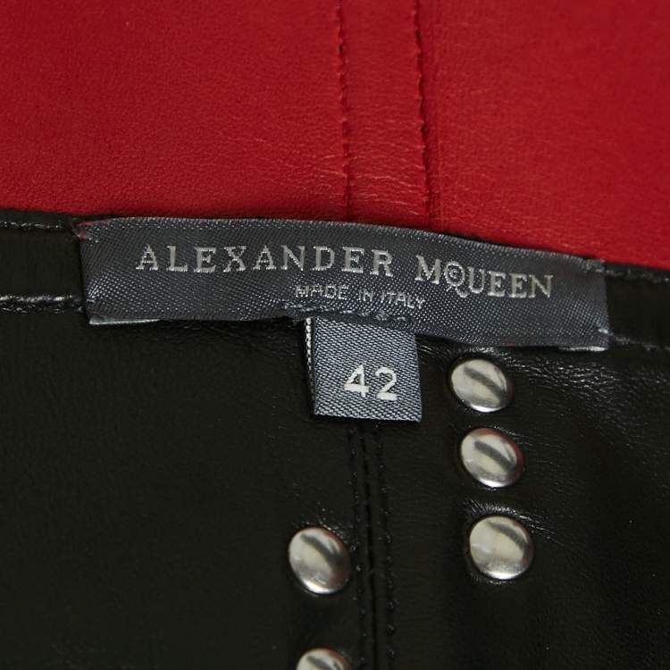 Pre Owned Alexander McQueen Black/Red Leather Zip Front Cold-Shoulder Top M