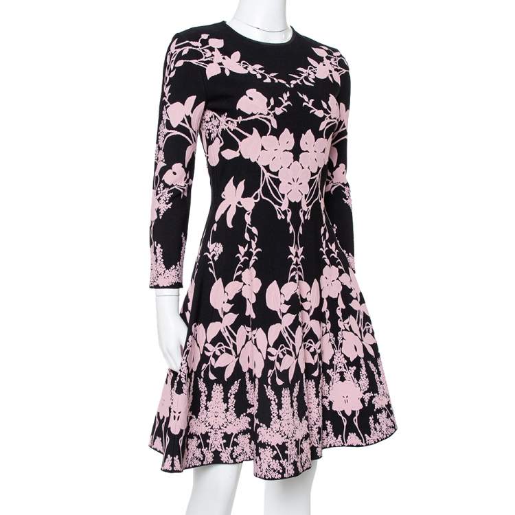 مملوكة مسبقًا Alexander McQueen Black & Pink Floral Jacquard Knit Skater Dress S