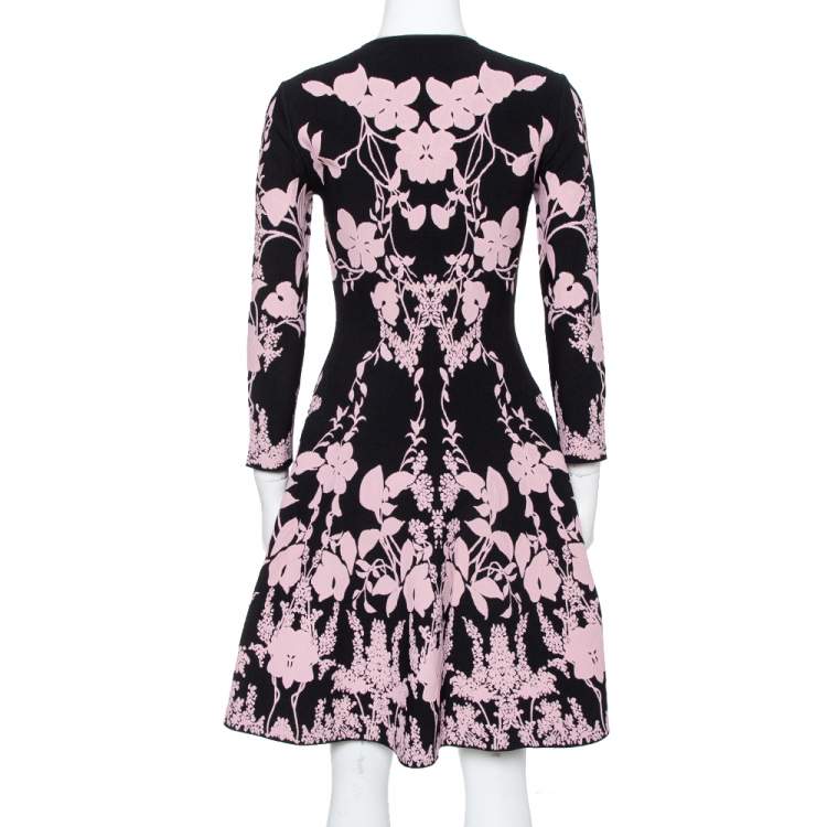 مملوكة مسبقًا Alexander McQueen Black & Pink Floral Jacquard Knit Skater Dress S