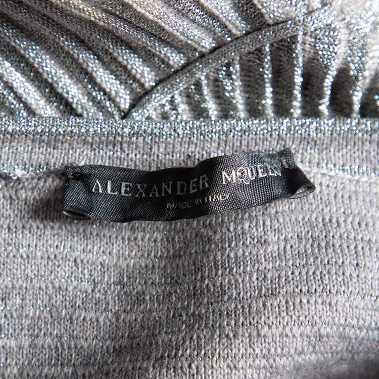 مملوكة مسبقًا Alexander McQueen Silver Lurex Knit Plunging Neckline Gown S