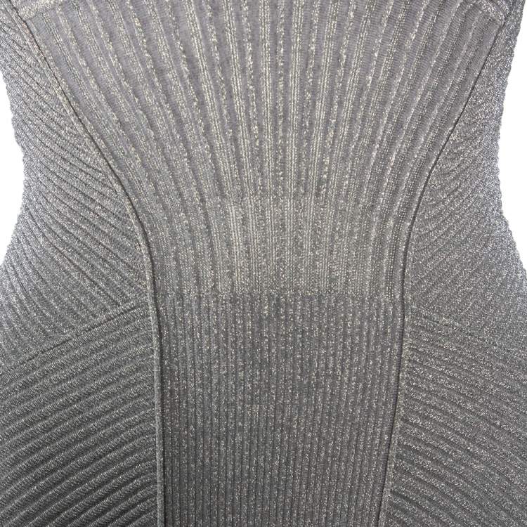 مملوكة مسبقًا Alexander McQueen Silver Lurex Knit Plunging Neckline Gown S