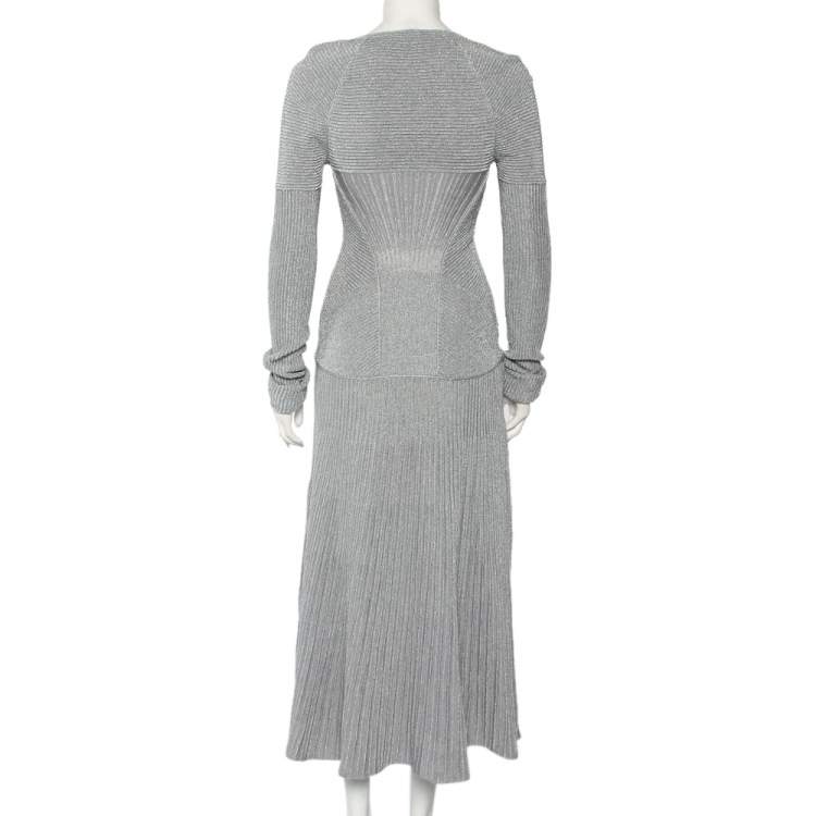 مملوكة مسبقًا Alexander McQueen Silver Lurex Knit Plunging Neckline Gown S