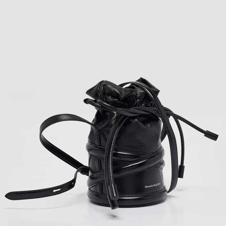 Pre Owned Alexander McQueen Black Leather The Soft Curve Bucket Bag