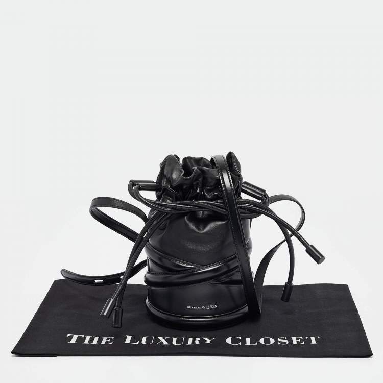 Pre Owned Alexander McQueen Black Leather The Soft Curve Bucket Bag