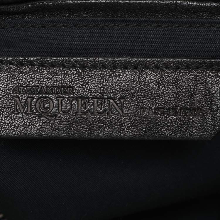 Pre Owned Alexander McQueen Black Leather Medium De Manta Studded Clutch