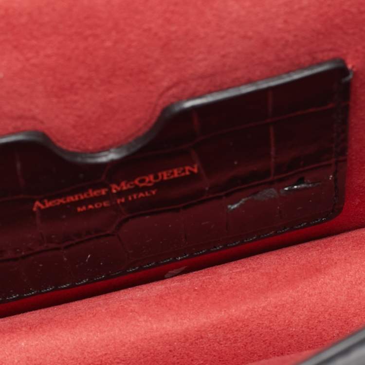 Pre Owned Alexander McQueen Black Croc Embossed Leather Skull Chain Clutch