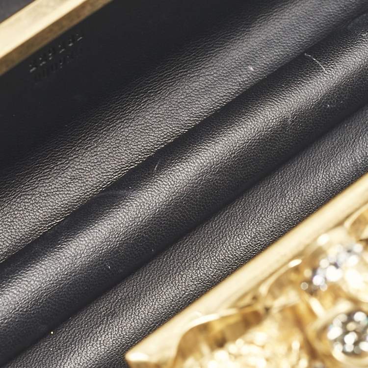 مملوكة مسبقًا Alexander McQueen Black Satin Skull Knuckle Box Clutch