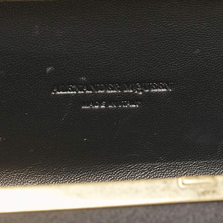 مملوكة مسبقًا Alexander McQueen Black Satin Skull Knuckle Box Clutch
