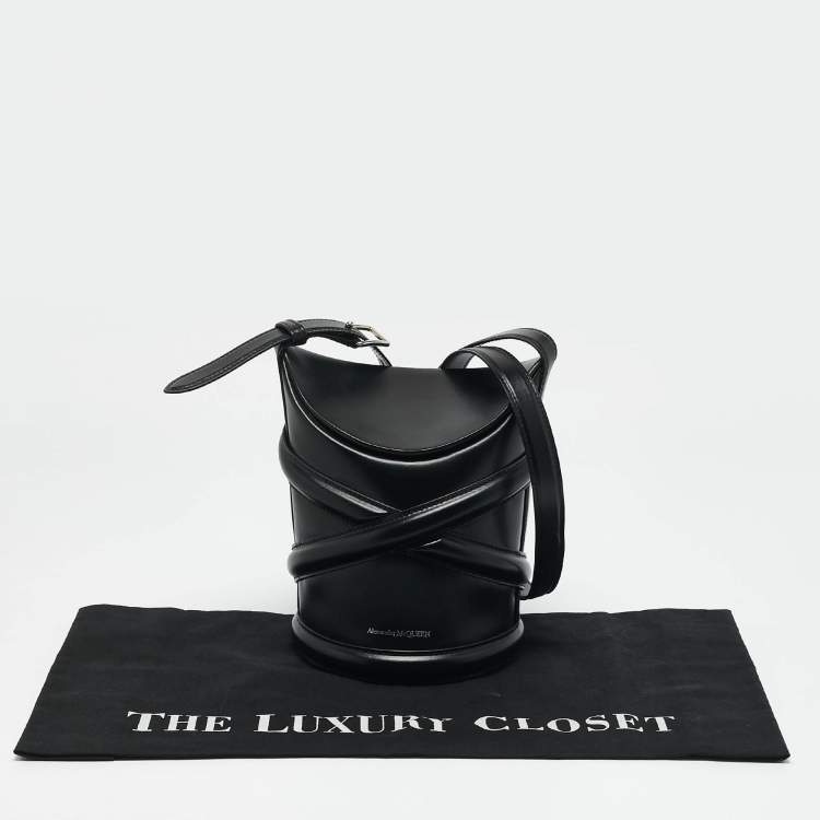 Pre Owned Alexander McQueen Black Leather The Curve Bucket Bag