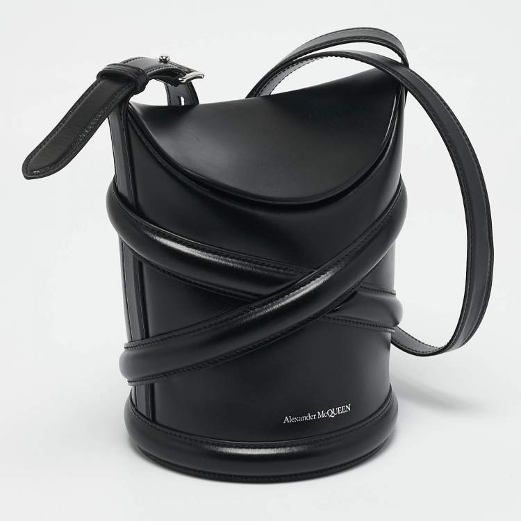 Pre Owned Alexander McQueen Black Leather The Curve Bucket Bag