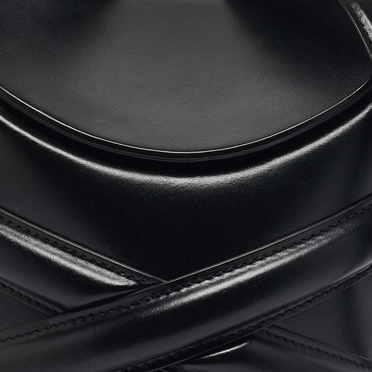 Pre Owned Alexander McQueen Black Leather The Curve Bucket Bag
