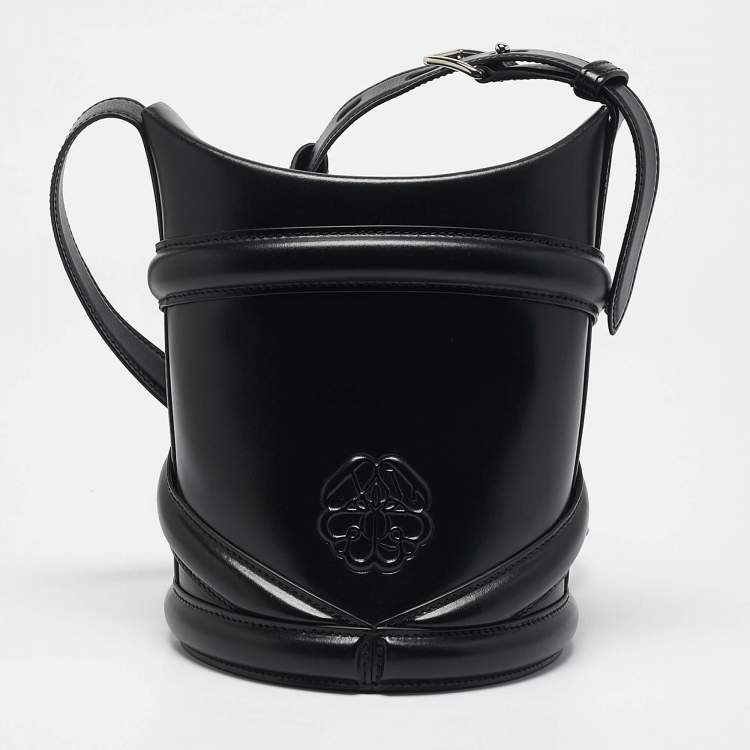 Pre Owned Alexander McQueen Black Leather The Curve Bucket Bag