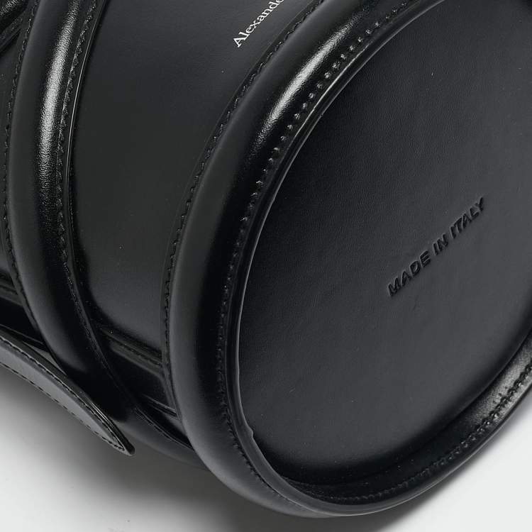 Pre Owned Alexander McQueen Black Leather The Curve Bucket Bag