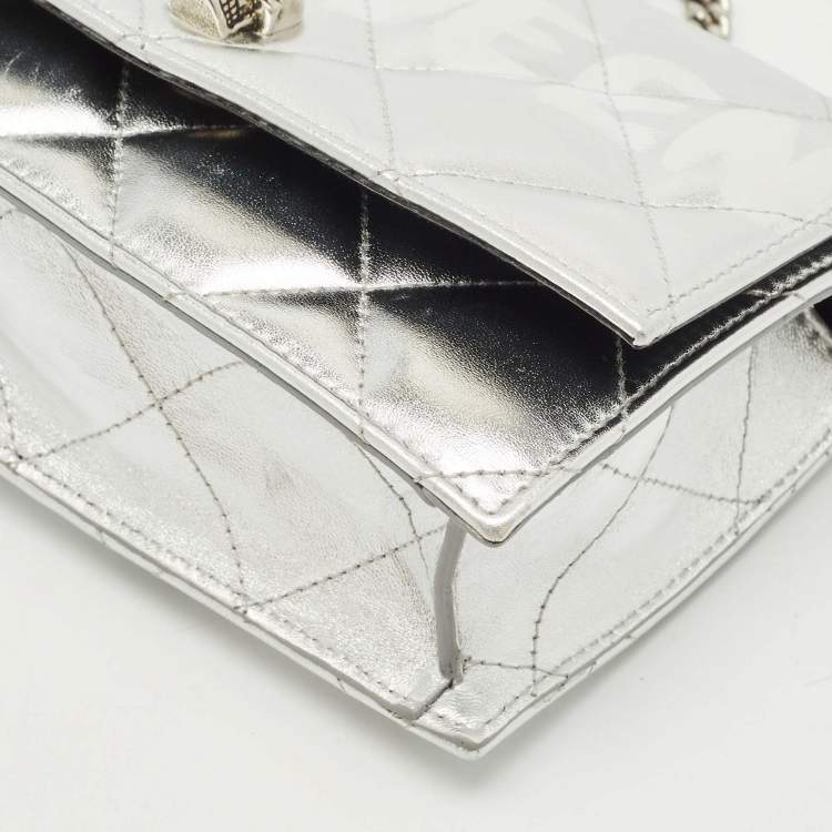 Pre Owned Alexander McQueen Silver Quilted Leather Small Skull Chain Bag 