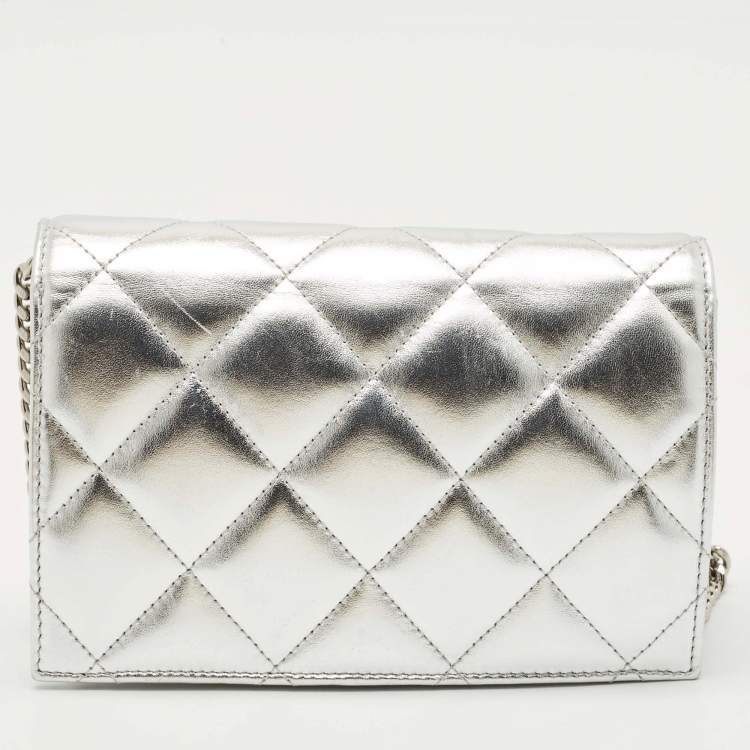 Pre Owned Alexander McQueen Silver Quilted Leather Small Skull Chain Bag 
