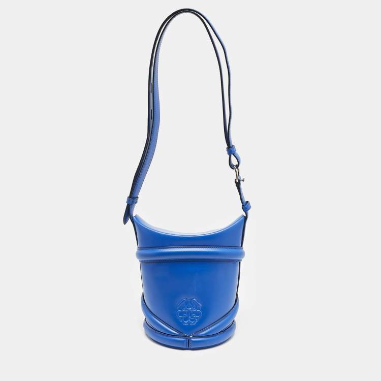Pre Owned Alexander McQueen Blue Leather The Curve Bucket Bag