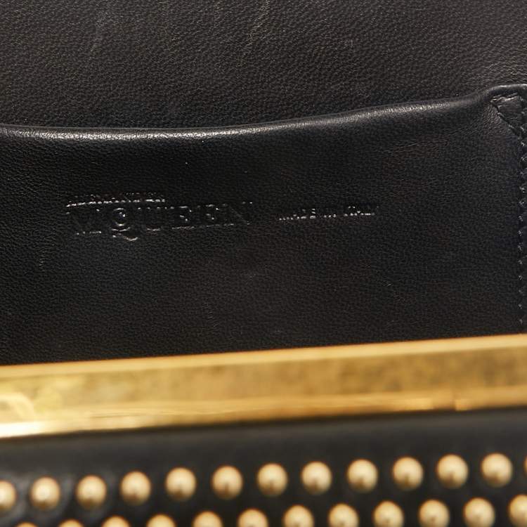 Pre Owned Alexander McQueen Black Leather Studded Skull Box Chain Clutch