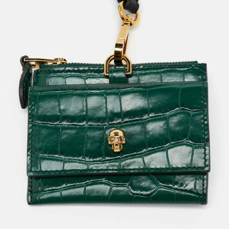 مملوكة مسبقًا Alexander McQueen Green Croc Embossed Leather Skull Zip Card Holder With Strap