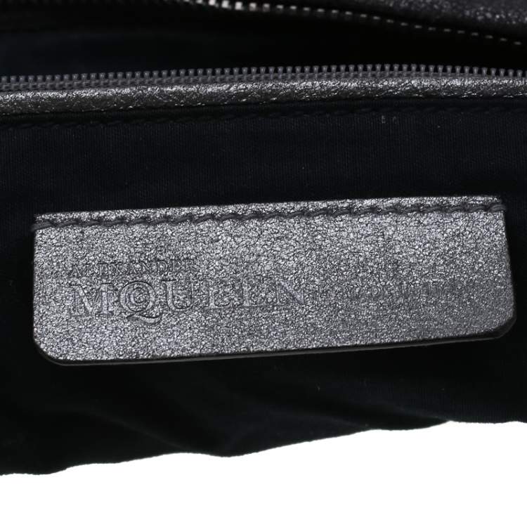 Pre Owned Alexander McQueen Metallic Grey Textured Leather Wristlet Clutch