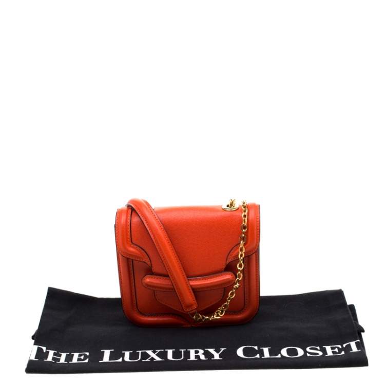 مملوكة مسبقًا Alexander McQueen Orange Leather Mini Heroine Chain Crossbody Bag