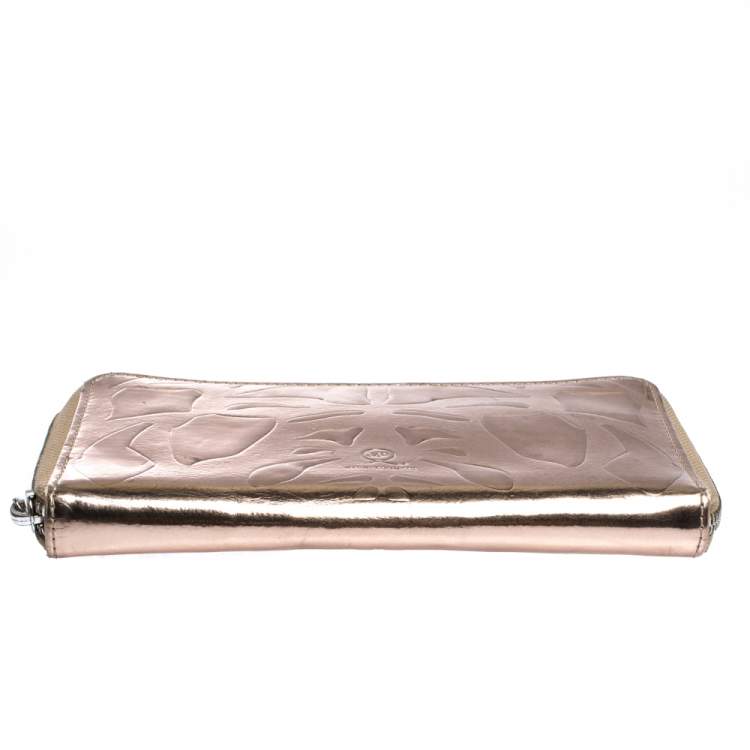 Pre Owned Alexander McQueen Metallic Rose Gold Patent Leather Zip Around Wallet