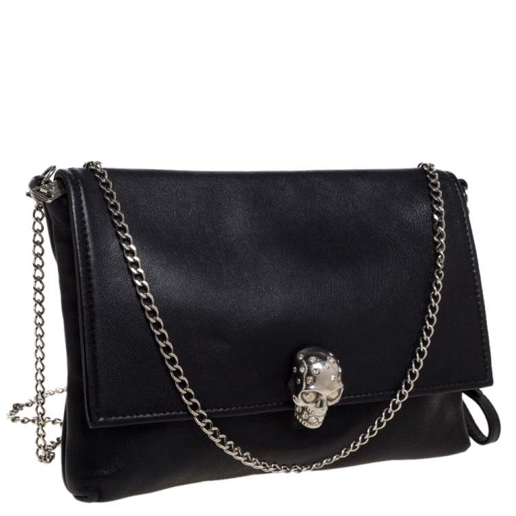 مملوكة مسبقًا Alexander McQueen Black Leather Skull  Flap Chain Clutch