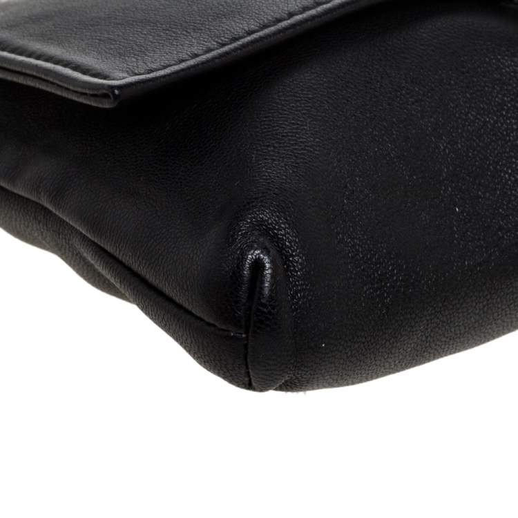 مملوكة مسبقًا Alexander McQueen Black Leather Skull  Flap Chain Clutch