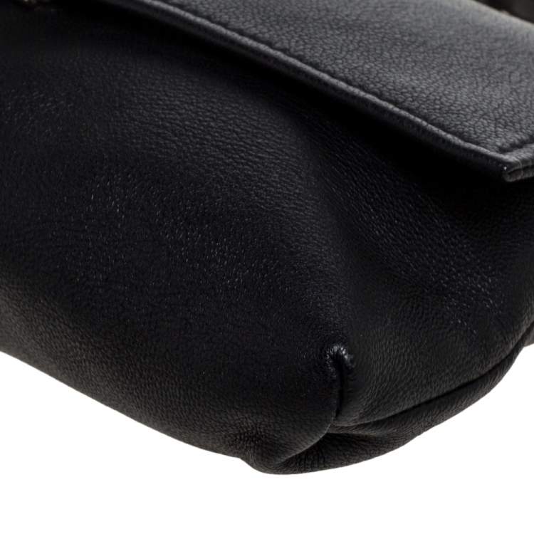 مملوكة مسبقًا Alexander McQueen Black Leather Skull  Flap Chain Clutch