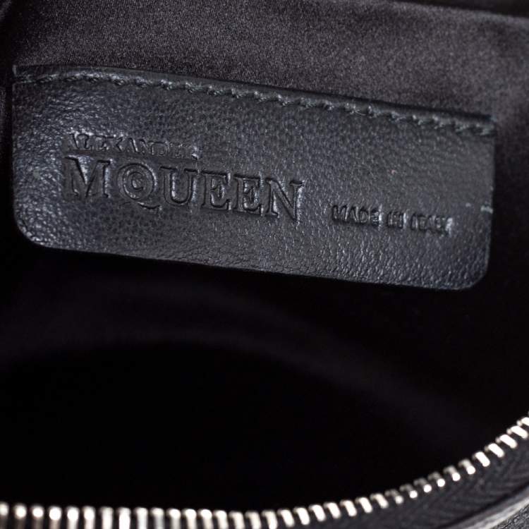 مملوكة مسبقًا Alexander McQueen Black Leather Skull  Flap Chain Clutch