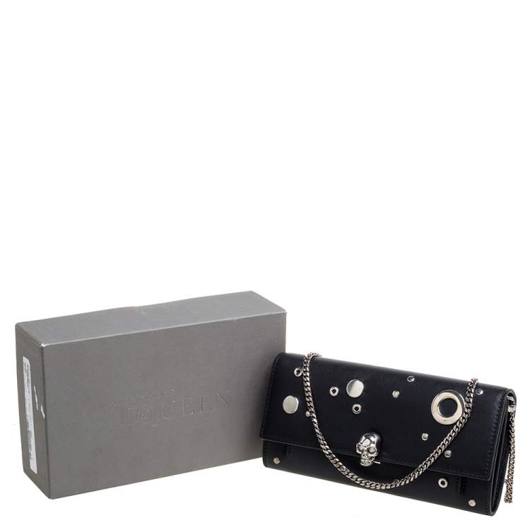 مملوكة مسبقًا Alexander McQueen Black Leather Eyelet Wallet on Chain