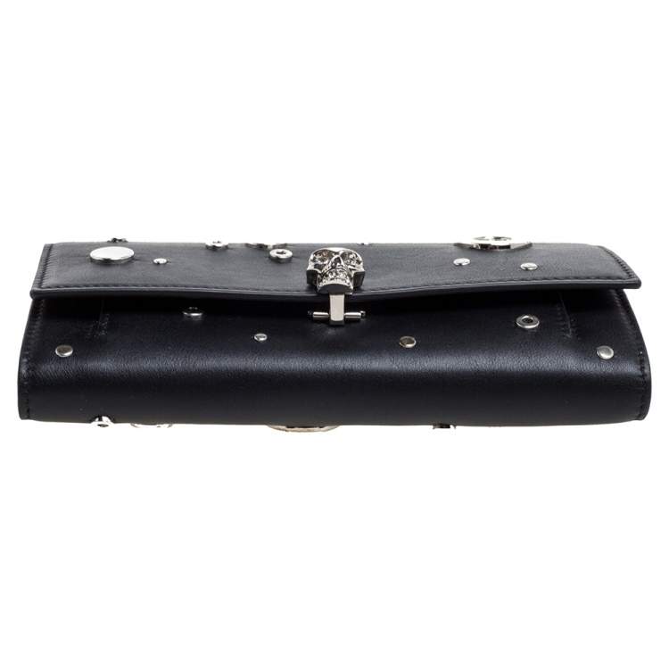 مملوكة مسبقًا Alexander McQueen Black Leather Eyelet Wallet on Chain