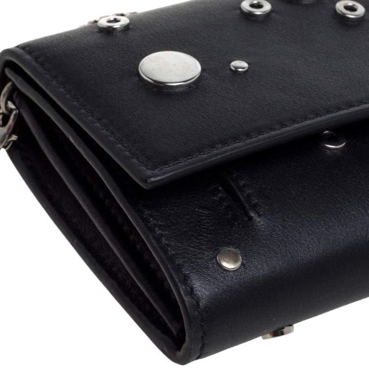 مملوكة مسبقًا Alexander McQueen Black Leather Eyelet Wallet on Chain