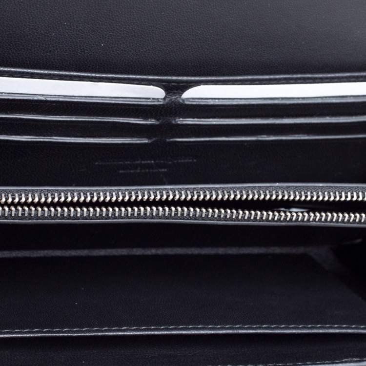 مملوكة مسبقًا Alexander McQueen Black Leather Eyelet Wallet on Chain