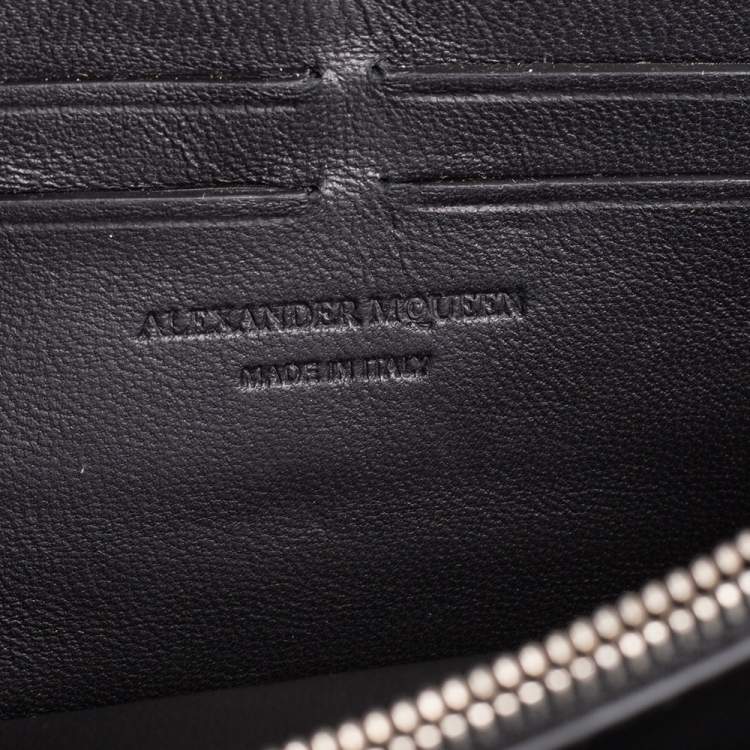 مملوكة مسبقًا Alexander McQueen Black Leather Eyelet Wallet on Chain