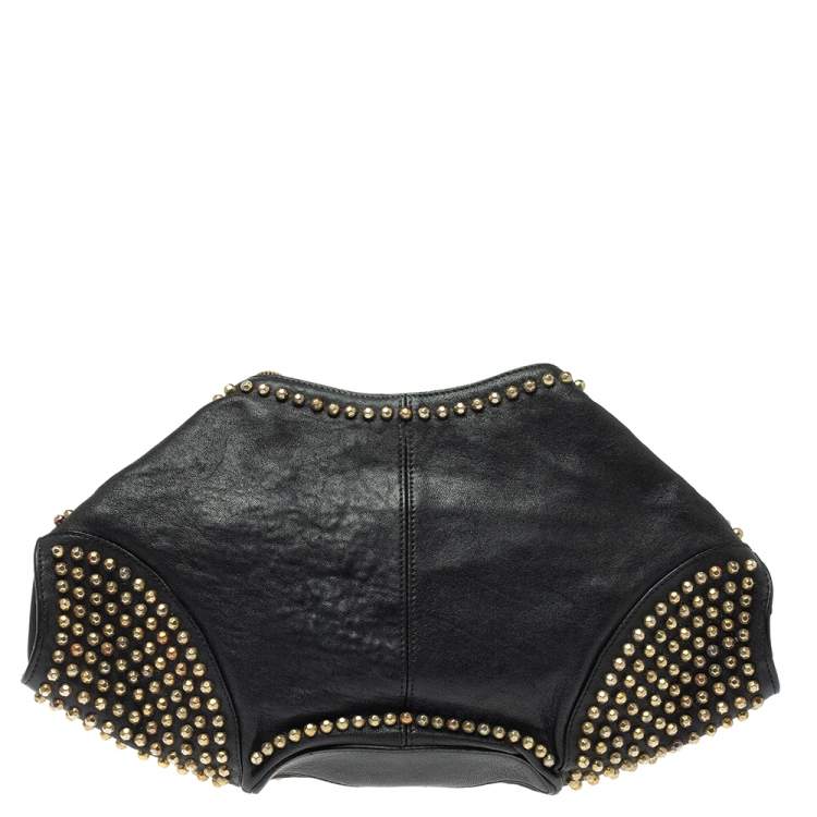 مملوكة مسبقًا Alexander McQueen Black Leather Studded De Manta Clutch