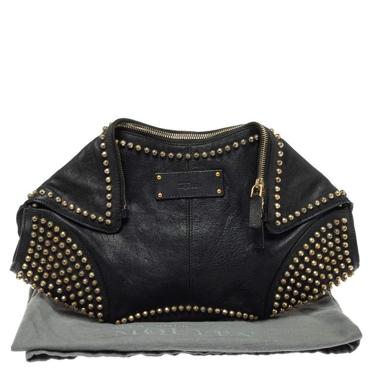 مملوكة مسبقًا Alexander McQueen Black Leather Studded De Manta Clutch