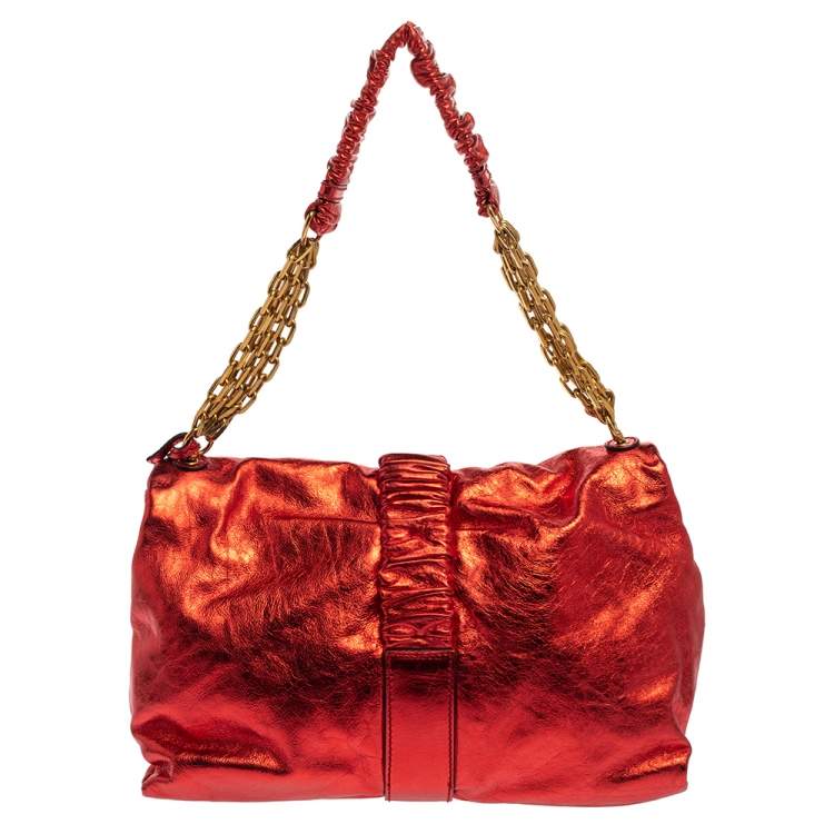مملوكة مسبقًا Alexander McQueen Metallic Red Leather Scrunch Shoulder Bag