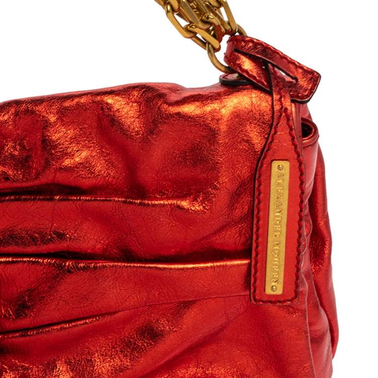 مملوكة مسبقًا Alexander McQueen Metallic Red Leather Scrunch Shoulder Bag