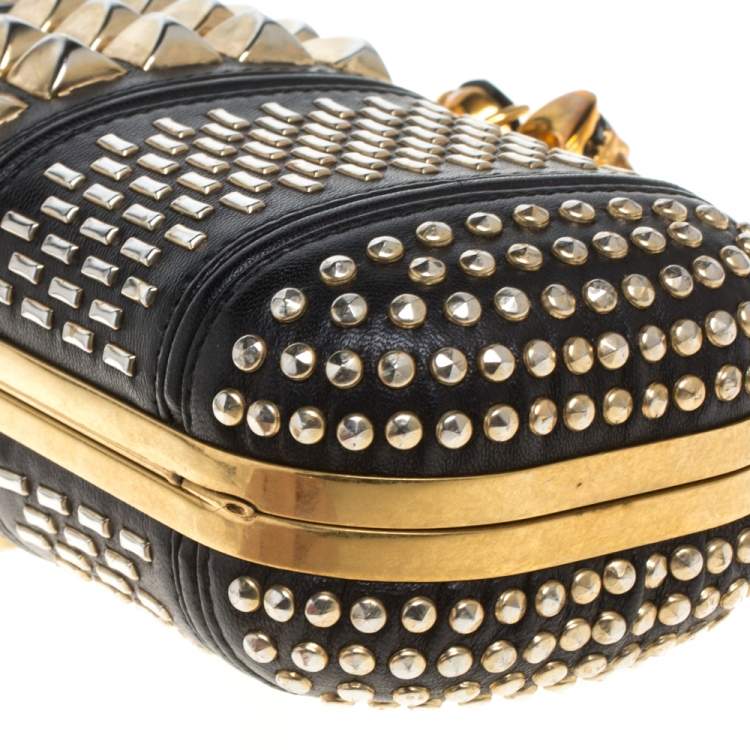 مملوكة مسبقًا Alexander McQueen Black Studded Leather Skull Knuckle Clutch