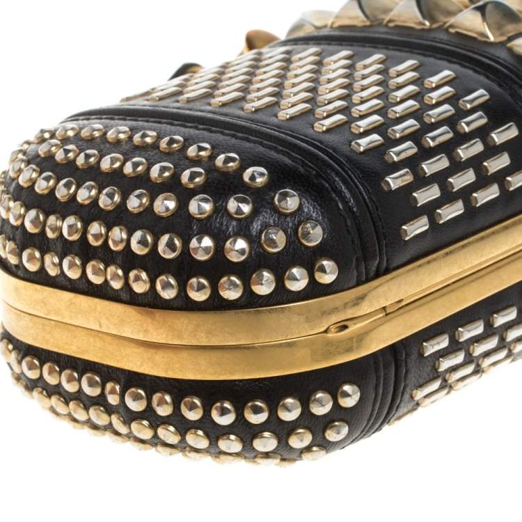 مملوكة مسبقًا Alexander McQueen Black Studded Leather Skull Knuckle Clutch