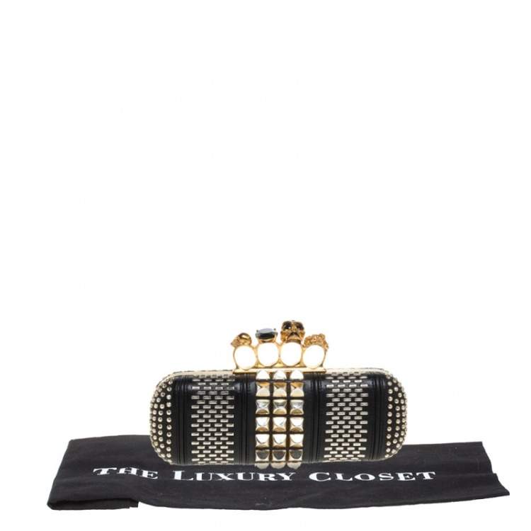 مملوكة مسبقًا Alexander McQueen Black Studded Leather Skull Knuckle Clutch