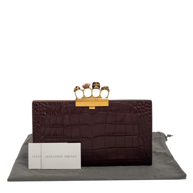 مملوكة مسبقًا Alexander McQueen Burgundy Croc Embossed Leather Skull Knuckle Flat Clutch 