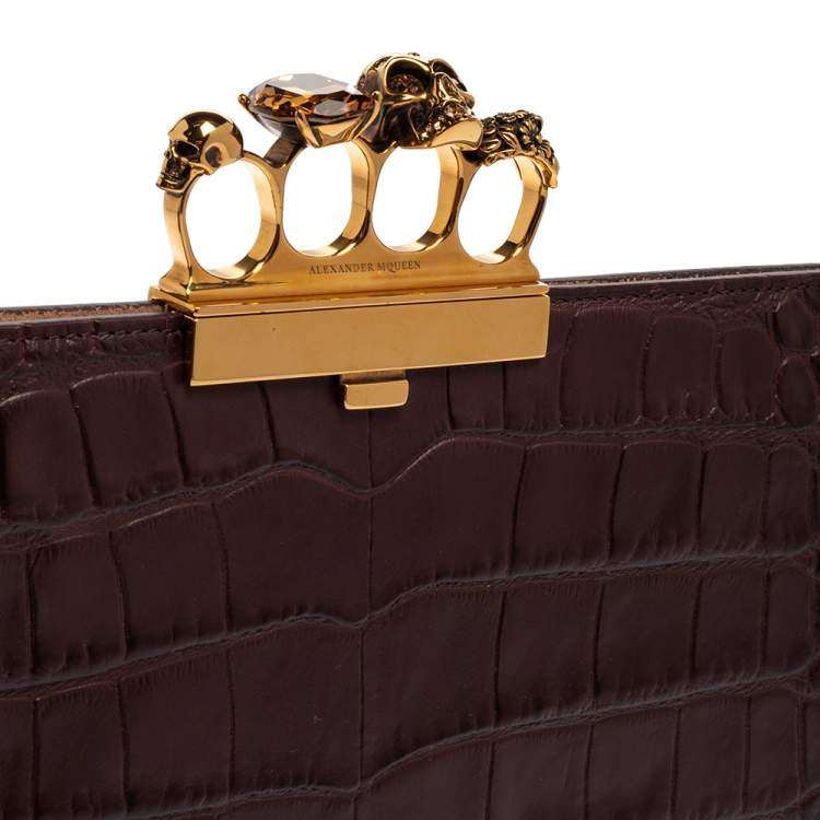 مملوكة مسبقًا Alexander McQueen Burgundy Croc Embossed Leather Skull Knuckle Flat Clutch 