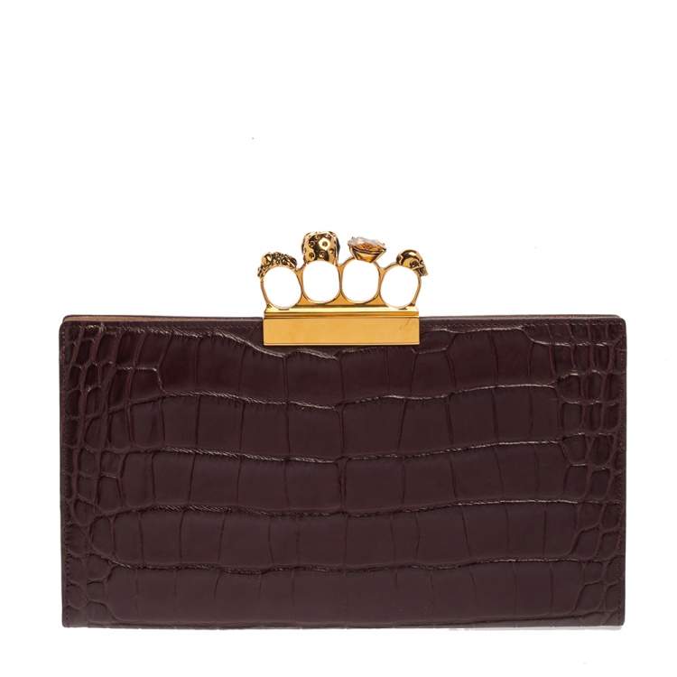مملوكة مسبقًا Alexander McQueen Burgundy Croc Embossed Leather Skull Knuckle Flat Clutch 